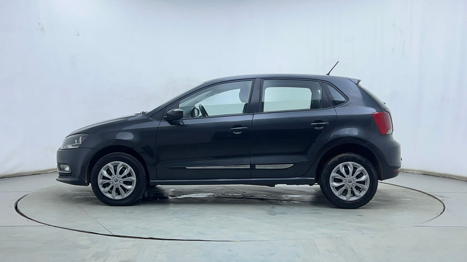 Used 2017 Volkswagen Polo Comfortline 1.5L (D) Diesel Manual exterior LEFT SIDE VIEW