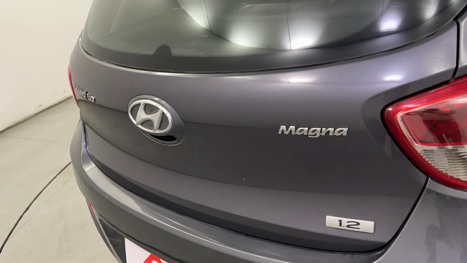 Used 2014 Hyundai Grand i10 Magna 1.2 Kappa VTVT Petrol Manual dents MINOR DENT
