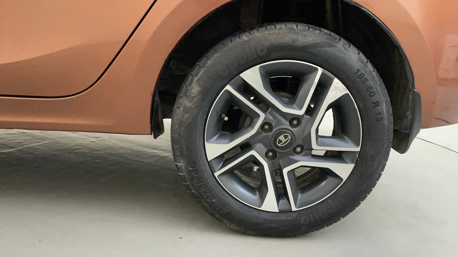 Used 2017 Tata Tigor Revotron XZ (O) Petrol Manual tyres LEFT REAR TYRE RIM VIEW