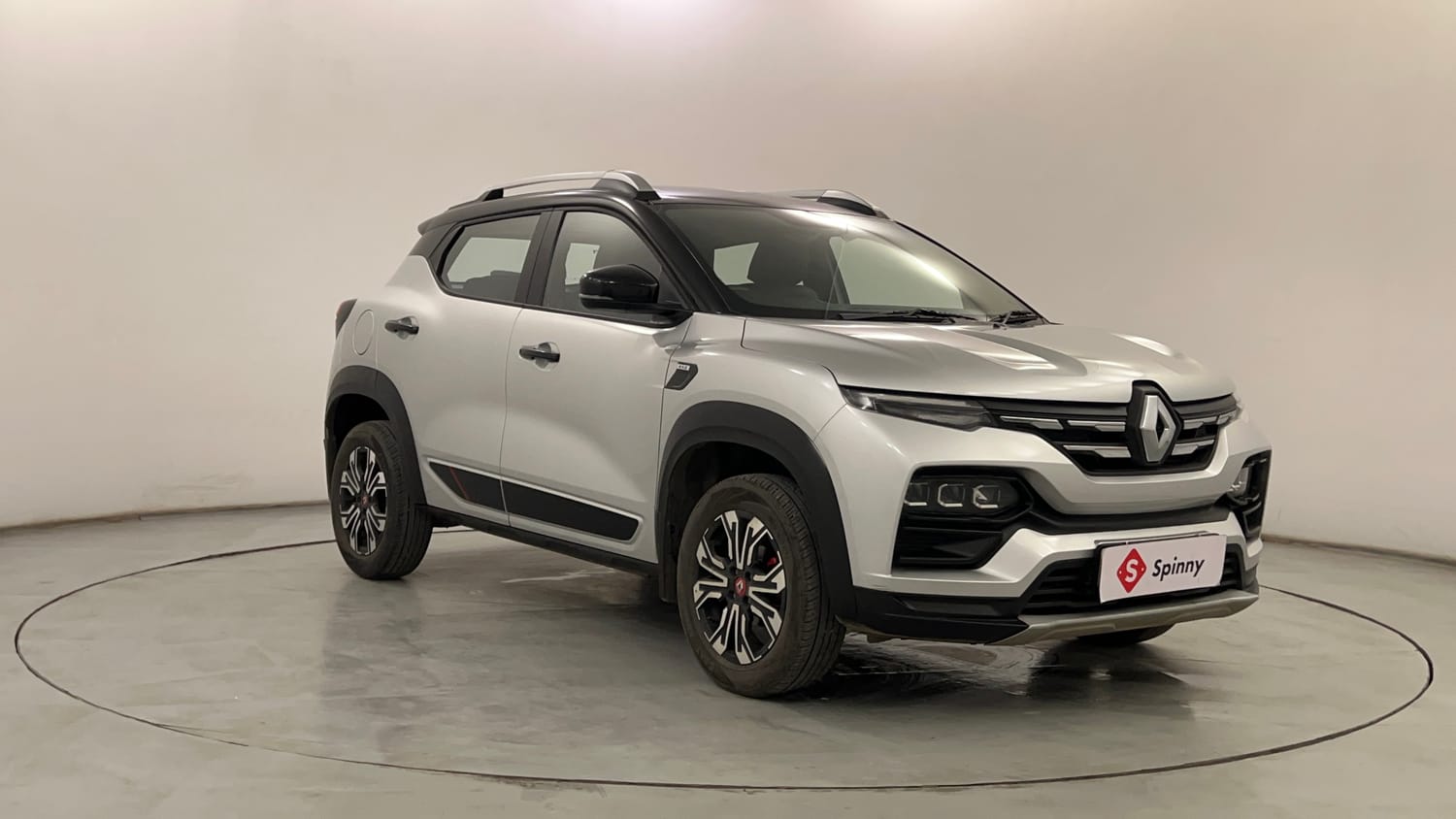 Used 2024 Renault Kiger RXZ Turbo CVT Dual Tone Petrol Automatic exterior RIGHT FRONT CORNER VIEW