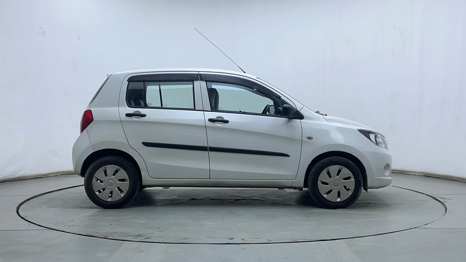 Used 2016 Maruti Suzuki Celerio VXi AMT Petrol Automatic exterior RIGHT SIDE VIEW