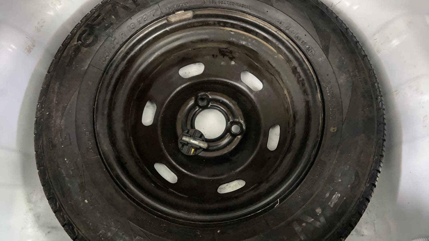 Used 2016 Datsun Redi-GO T (O) Petrol Manual tyres SPARE TYRE VIEW