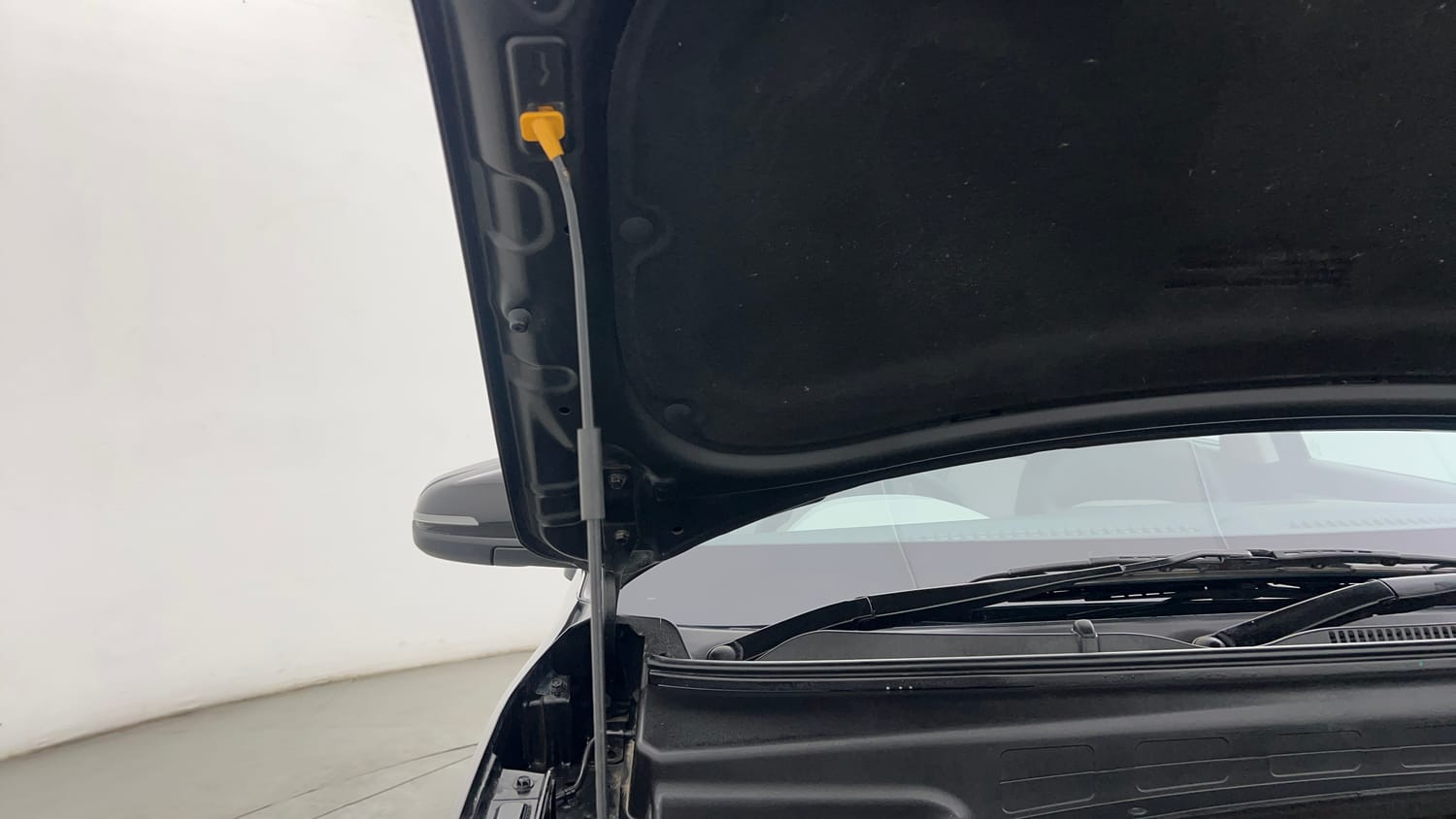 Used 2022 Hyundai Creta S 1.5 Diesel Diesel Manual engine ENGINE RIGHT SIDE HINGE & APRON VIEW
