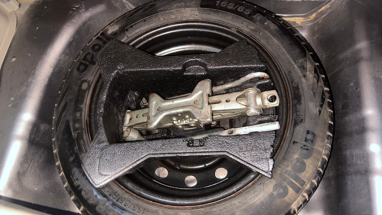 Used 2015 Maruti Suzuki Celerio VXi Petrol Manual tyres SPARE TYRE VIEW