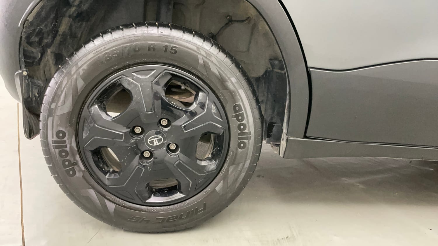 Used 2024 Tata Punch Accomplished MT Petrol Manual tyres RIGHT REAR TYRE RIM VIEW
