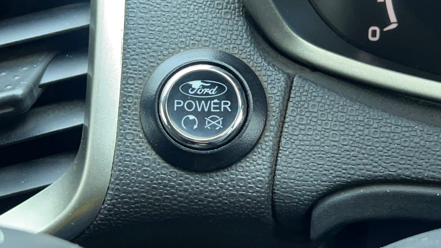 Used 2017 Ford EcoSport Titanium 1.5L Ti-VCT Petrol Manual top_features Keyless start
