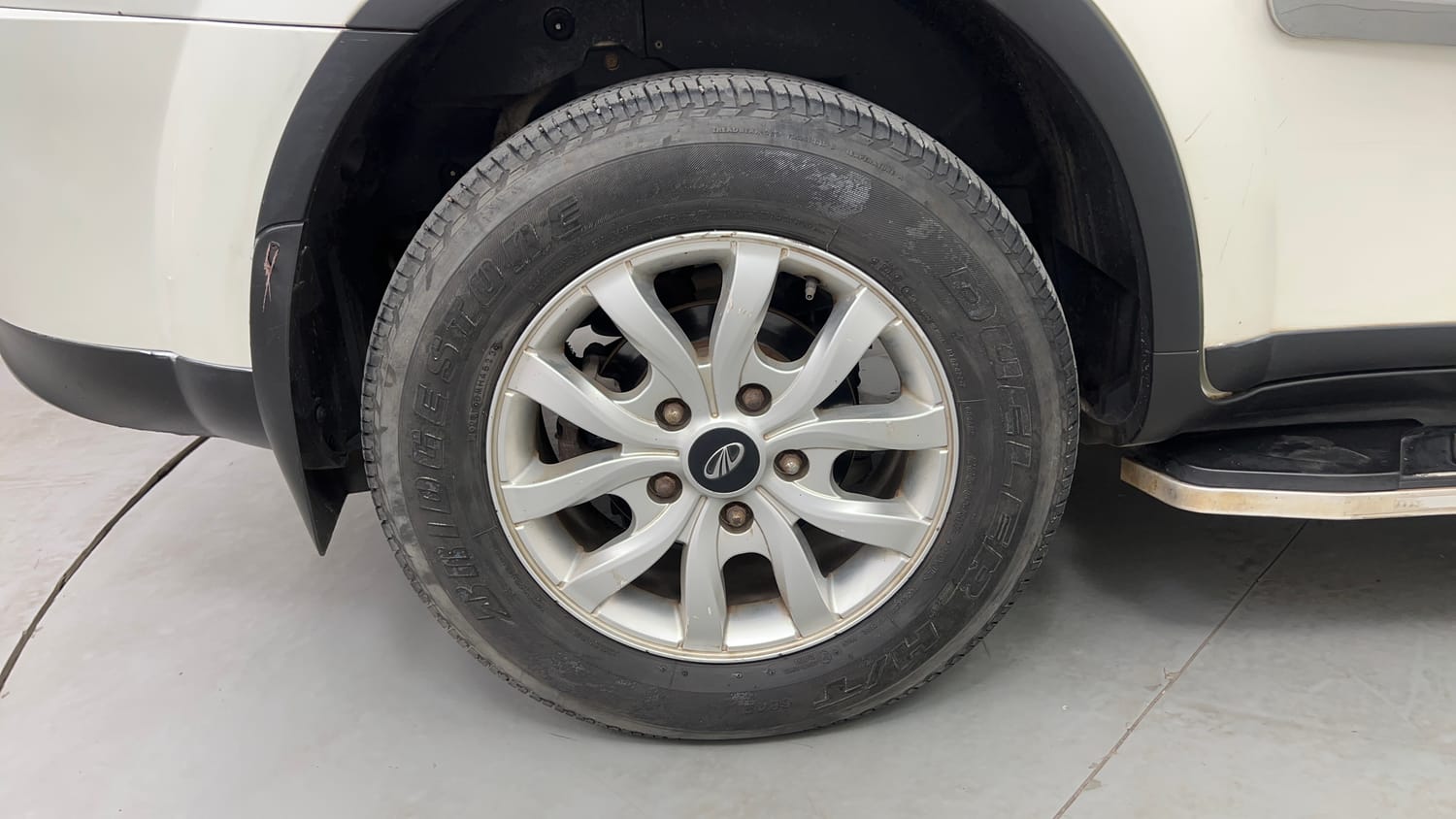 Used 2019 Mahindra XUV500 W9 Diesel Manual tyres RIGHT REAR TYRE RIM VIEW