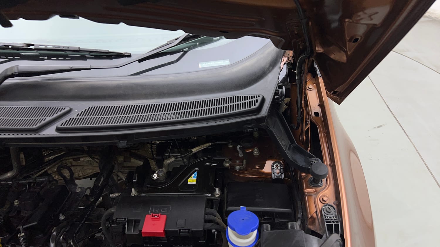 Used 2018 Ford EcoSport Titanium 1.5L Ti-VCT Petrol Manual engine ENGINE LEFT SIDE HINGE & APRON VIEW