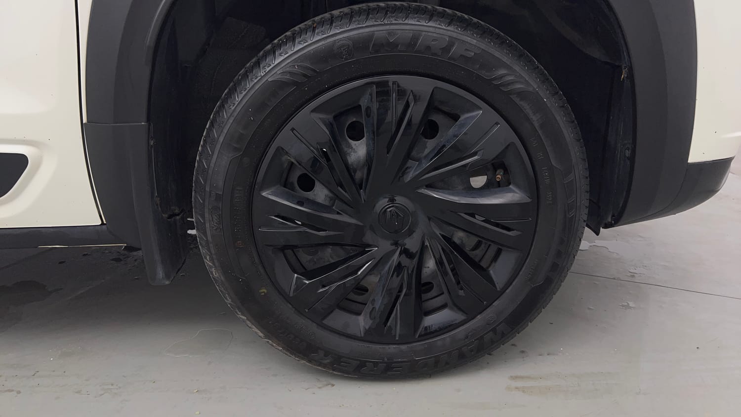 Used 2024 Renault Kiger RXL Petrol Manual tyres RIGHT FRONT TYRE RIM VIEW
