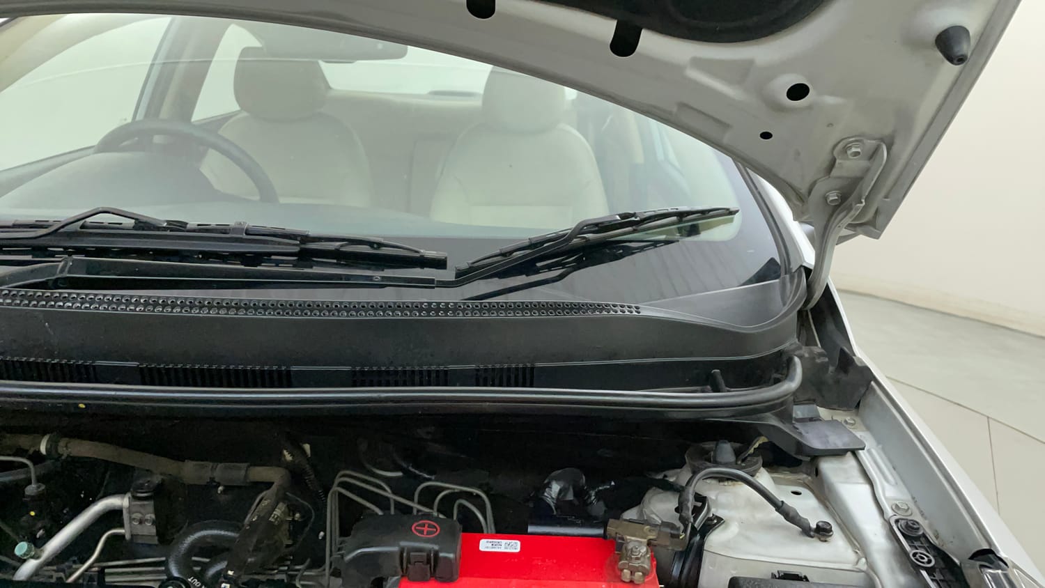 Used 2016 Hyundai Fluidic Verna 4S 1.6 VTVT SX Petrol Manual engine ENGINE LEFT SIDE HINGE & APRON VIEW