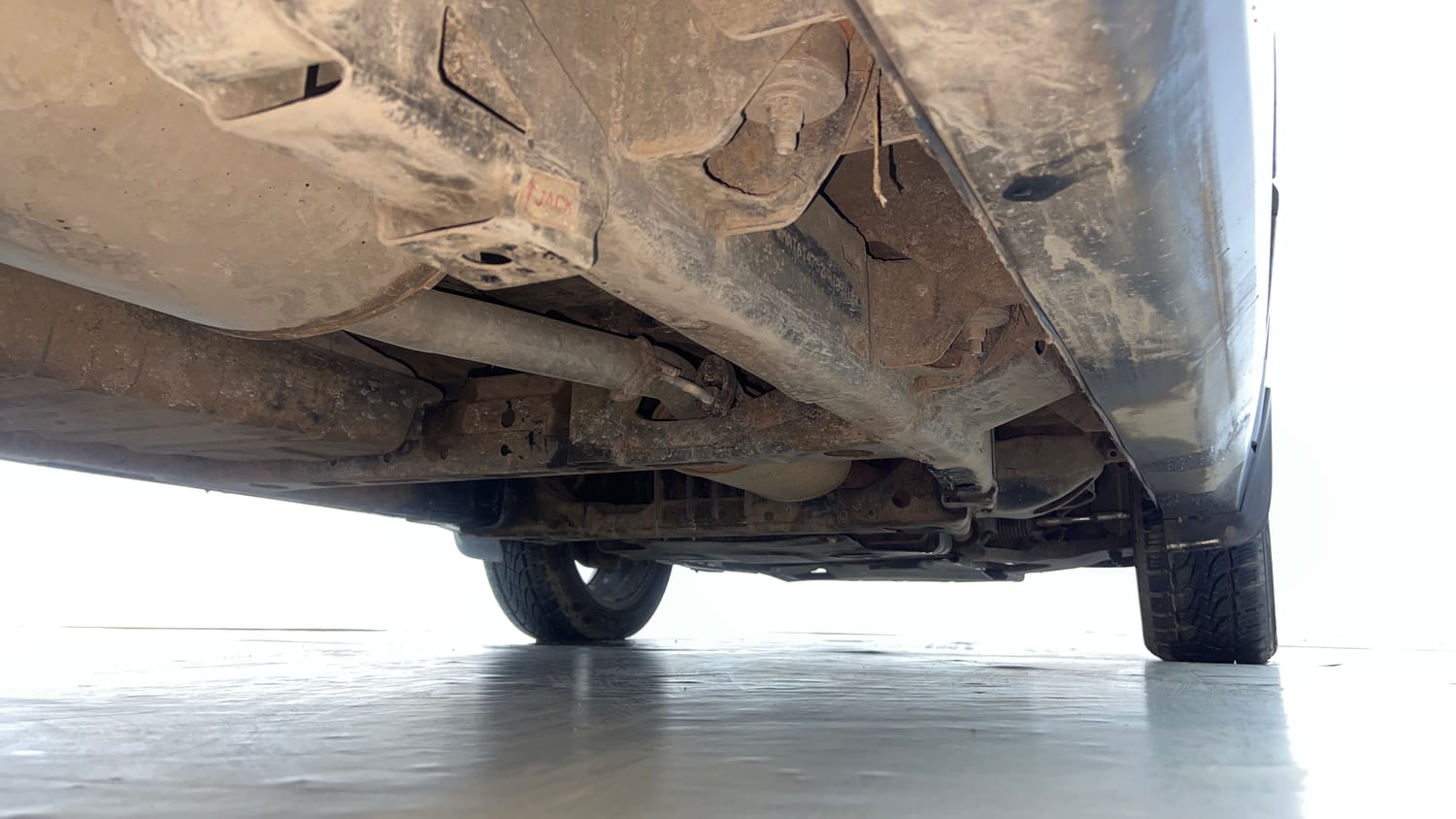 Used 2017 Tata Hexa XTA 4x2 7 STR Diesel Automatic extra REAR RIGHT UNDERBODY VIEW
