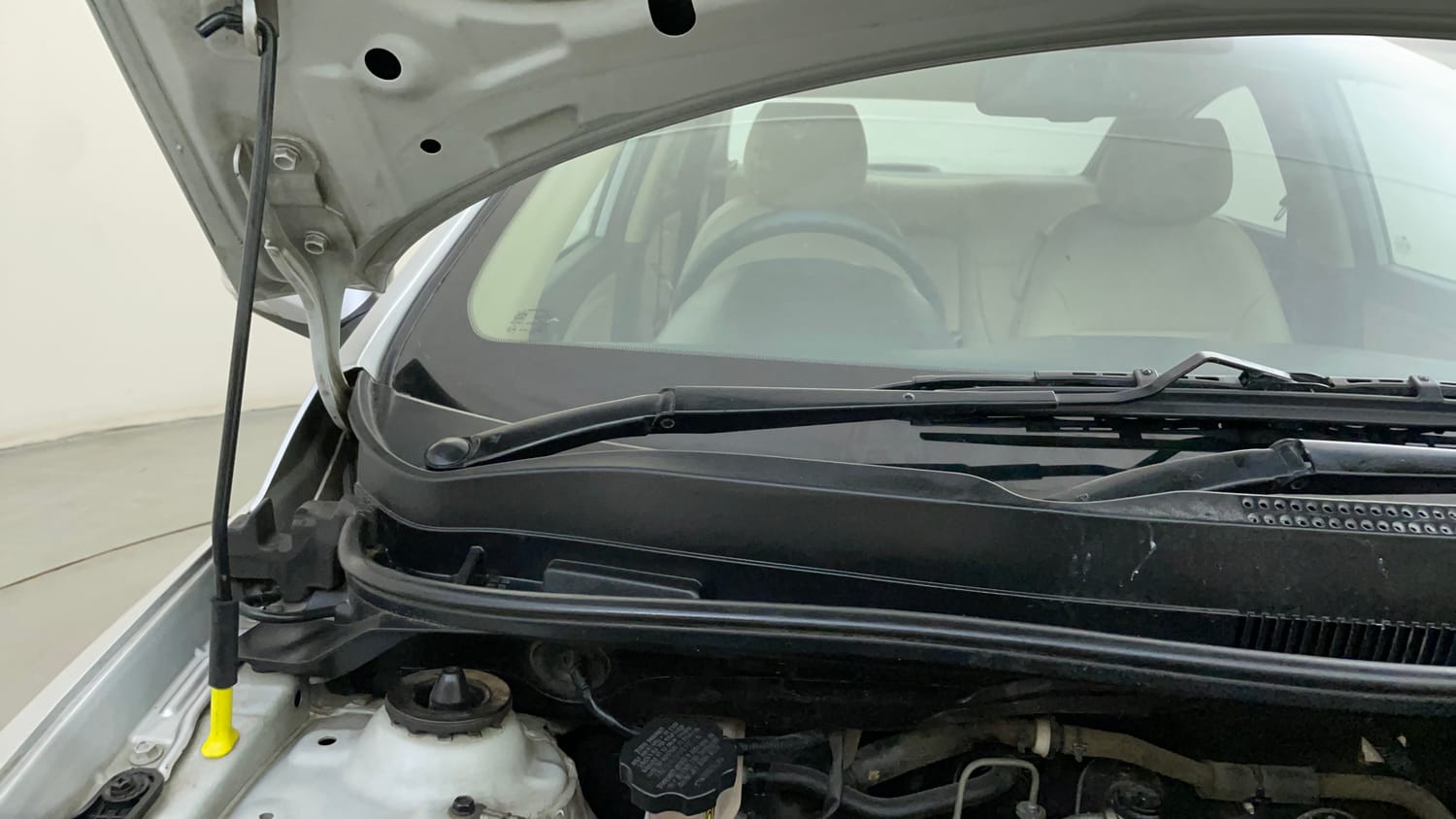 Used 2016 Hyundai Fluidic Verna 4S 1.6 VTVT SX Petrol Manual engine ENGINE RIGHT SIDE HINGE & APRON VIEW