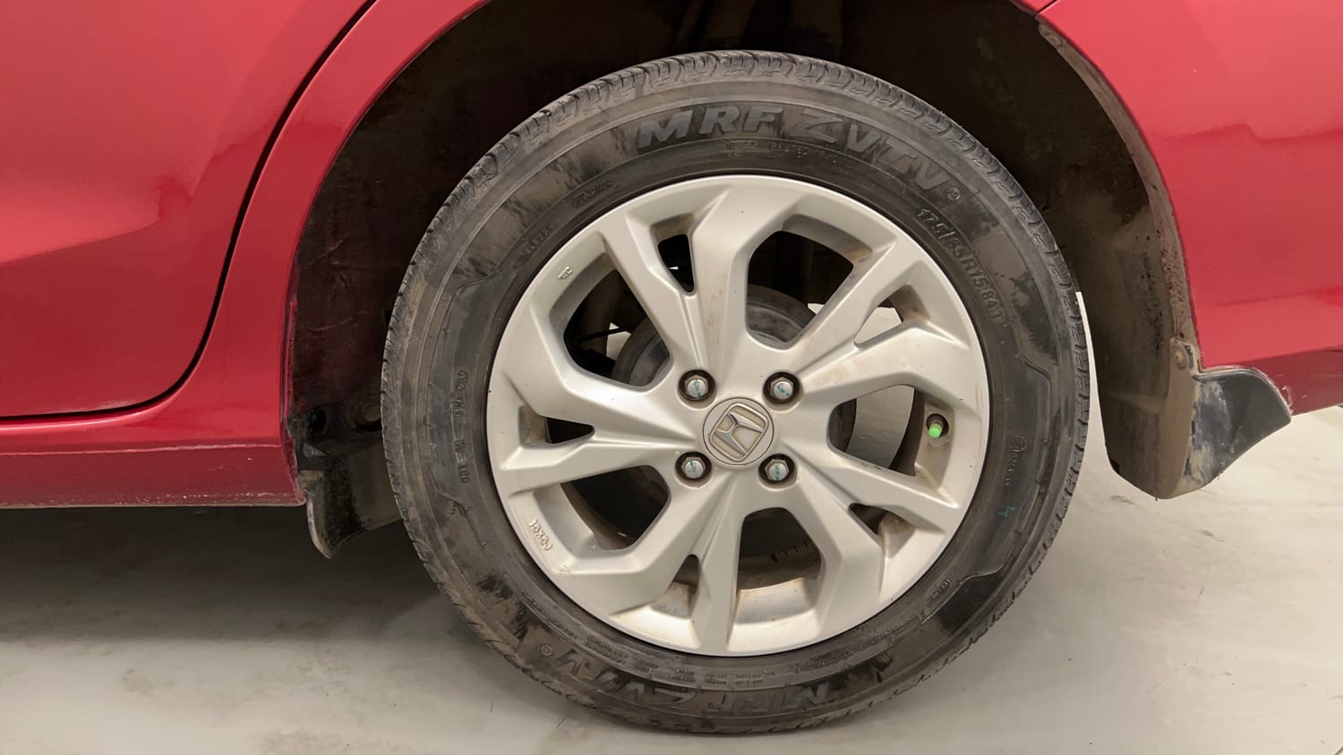 Used 2020 Honda Amaze 1.2 V CVT Petrol Petrol Automatic tyres LEFT REAR TYRE RIM VIEW