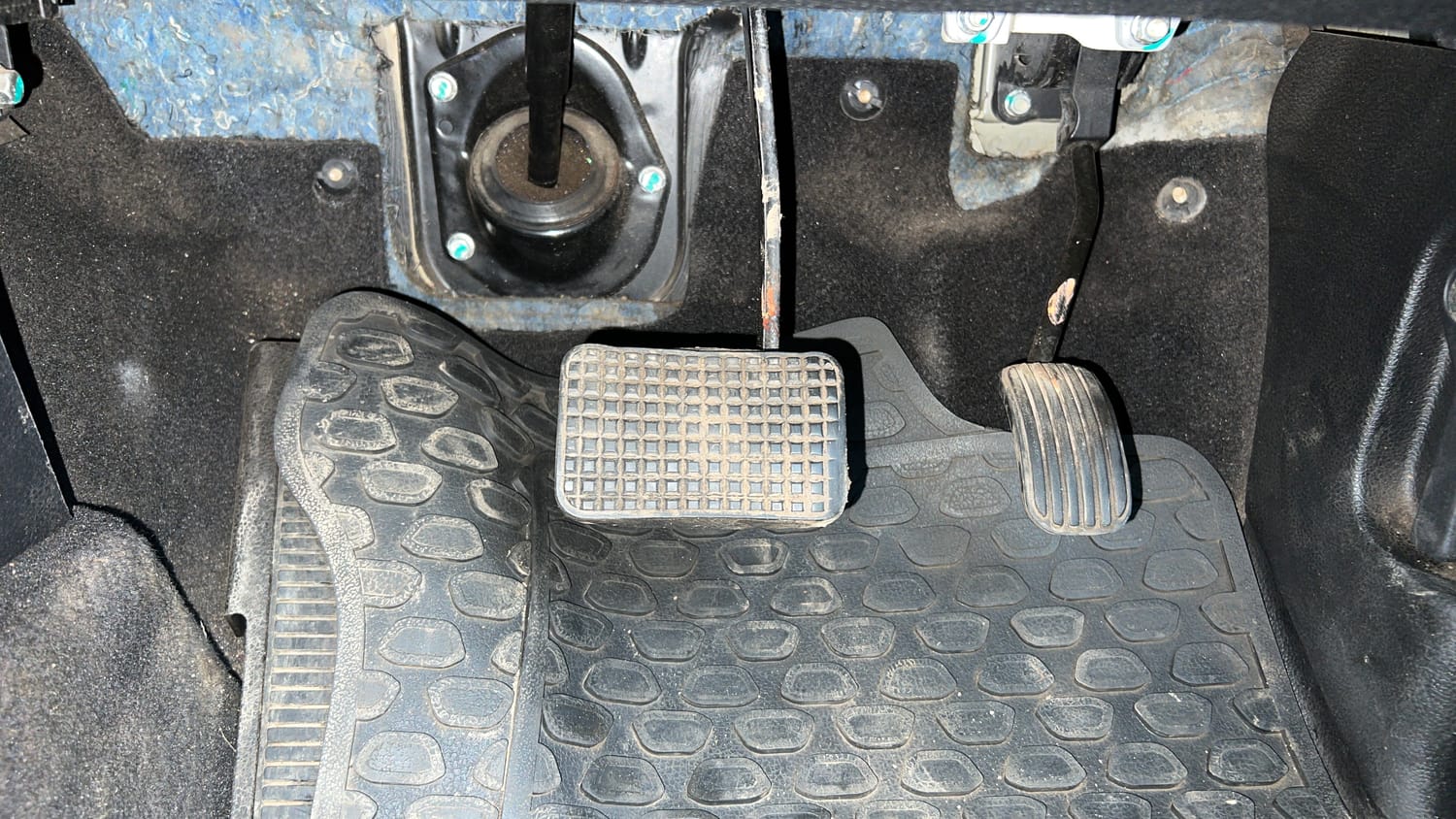 Used 2017 Tata Hexa XTA 4x2 7 STR Diesel Automatic interior PEDALS VIEW