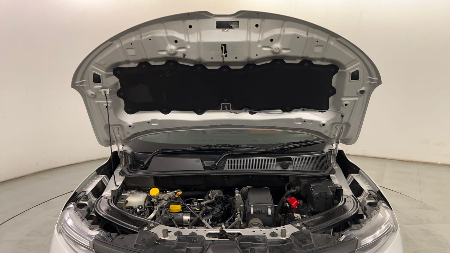 Used 2024 Renault Kiger RXZ Turbo CVT Dual Tone Petrol Automatic engine ENGINE & BONNET OPEN FRONT VIEW