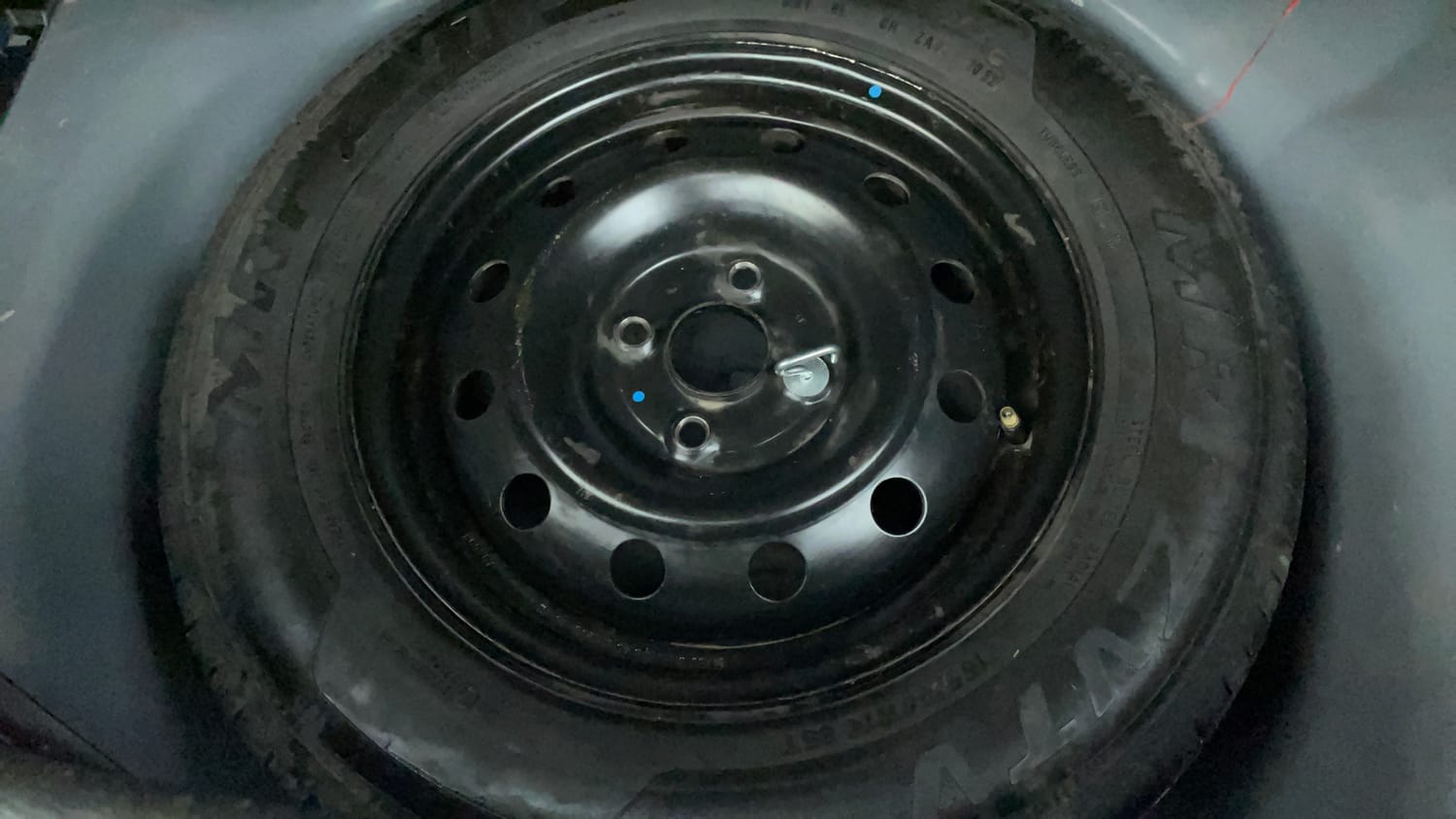 Used 2017 Maruti Suzuki Swift VXi Petrol Manual tyres SPARE TYRE VIEW