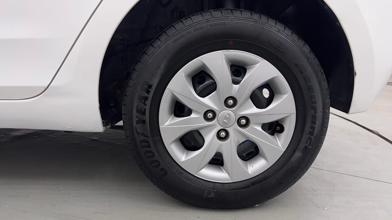 Used 2019 Hyundai Elite i20 Magna Plus 1.2 Petrol Manual tyres LEFT REAR TYRE RIM VIEW