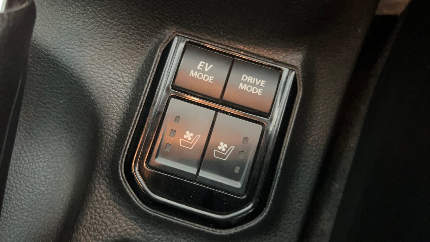 Used 2024 Toyota Urban Cruiser Hyryder V Hybrid Hybrid Automatic top_features Ventilated seats