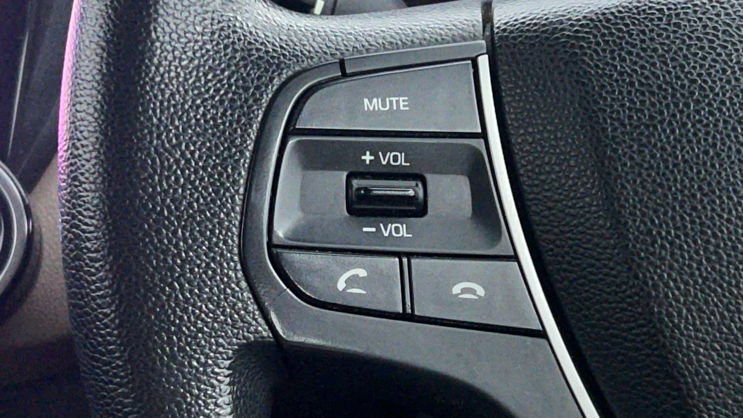 Used 2019 Hyundai Elite i20 Magna Plus 1.2 Petrol Manual top_features Steering mounted controls