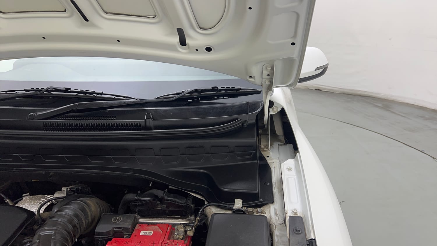 Used 2022 Kia Sonet GTX Plus 1.5 AT Diesel Automatic engine ENGINE LEFT SIDE HINGE & APRON VIEW