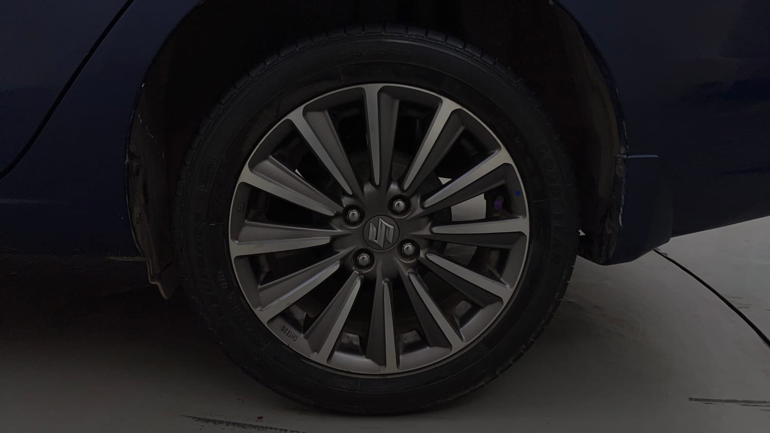 Used 2020 Maruti Suzuki Ciaz Alpha Hybrid 1.5 Petrol Manual tyres LEFT REAR TYRE RIM VIEW
