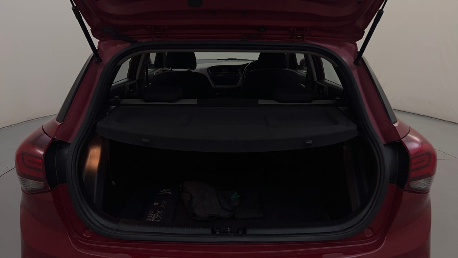 Used 2018 Hyundai Elite i20 Asta 1.2 (O) Petrol Manual interior DICKY INSIDE VIEW