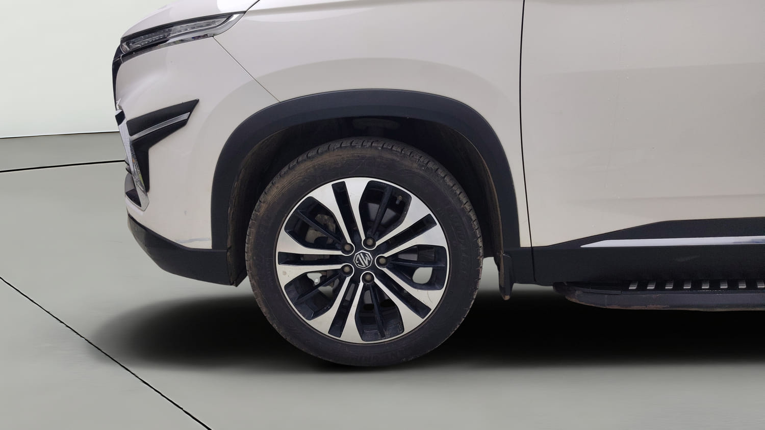 Used 2022 MG Motors Hector Sharp 1.5 Petrol CVT Petrol Automatic tyres LEFT FRONT TYRE RIM VIEW