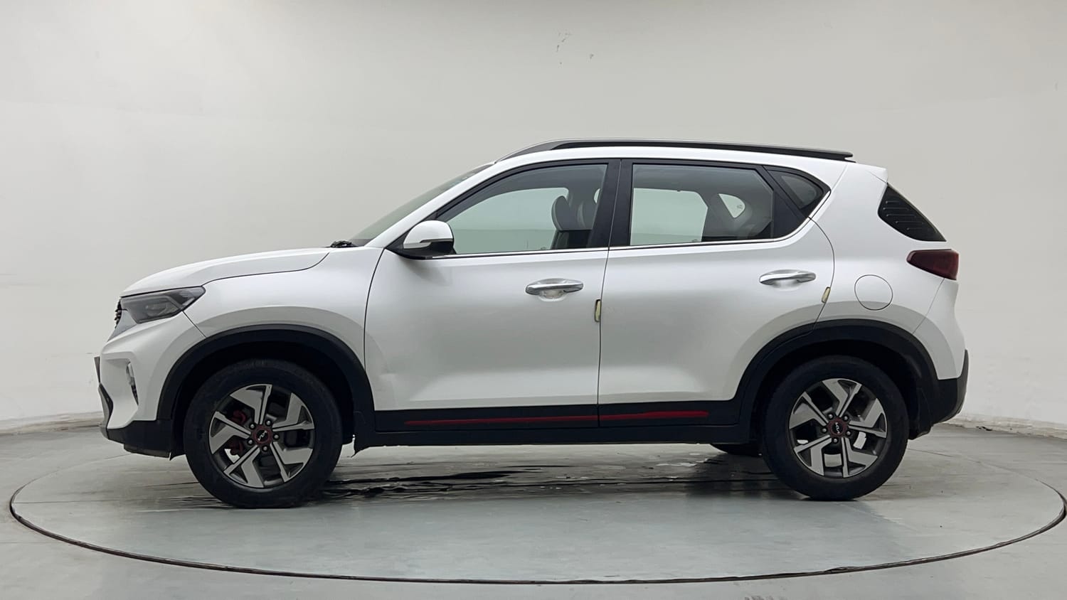 Used 2022 Kia Sonet GTX Plus 1.5 AT Diesel Automatic exterior LEFT SIDE VIEW