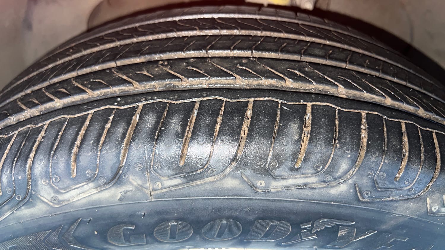 Used 2017 Ford EcoSport Titanium 1.5L Ti-VCT Petrol Manual tyres LEFT FRONT TYRE TREAD VIEW