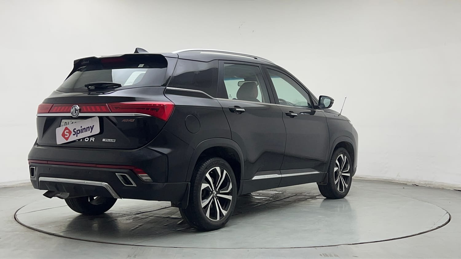 Used 2023 MG Motors Hector Plus Savvy Pro 1.5 Turbo Petrol CVT 6 STR Petrol Automatic exterior RIGHT REAR CORNER VIEW