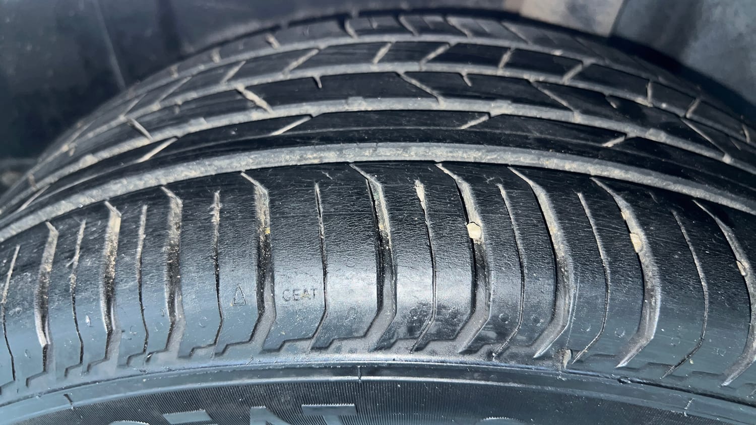 Used 2023 Skoda Slavia Ambition 1.0L TSI MT Petrol Manual tyres LEFT REAR TYRE TREAD VIEW