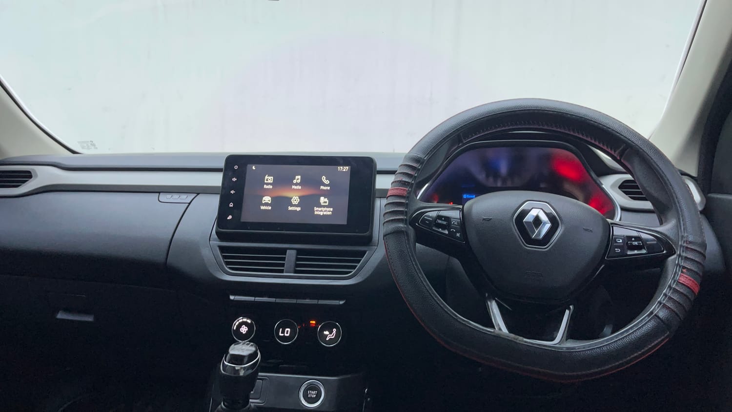 Used 2021 Renault Kiger RXZ 1.0 Turbo MT Petrol Manual interior DASHBOARD VIEW