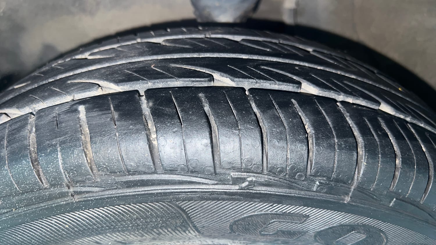 Used 2015 Maruti Suzuki Alto 800 Lxi Petrol Manual tyres LEFT FRONT TYRE TREAD VIEW
