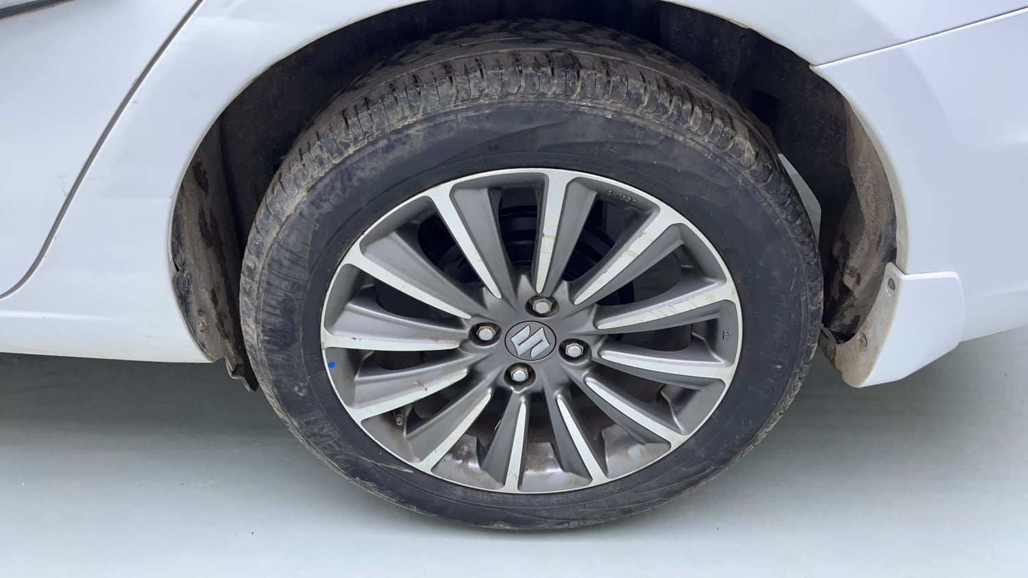 Used 2019 Maruti Suzuki Ciaz Alpha Hybrid 1.5 Petrol Manual tyres LEFT REAR TYRE RIM VIEW
