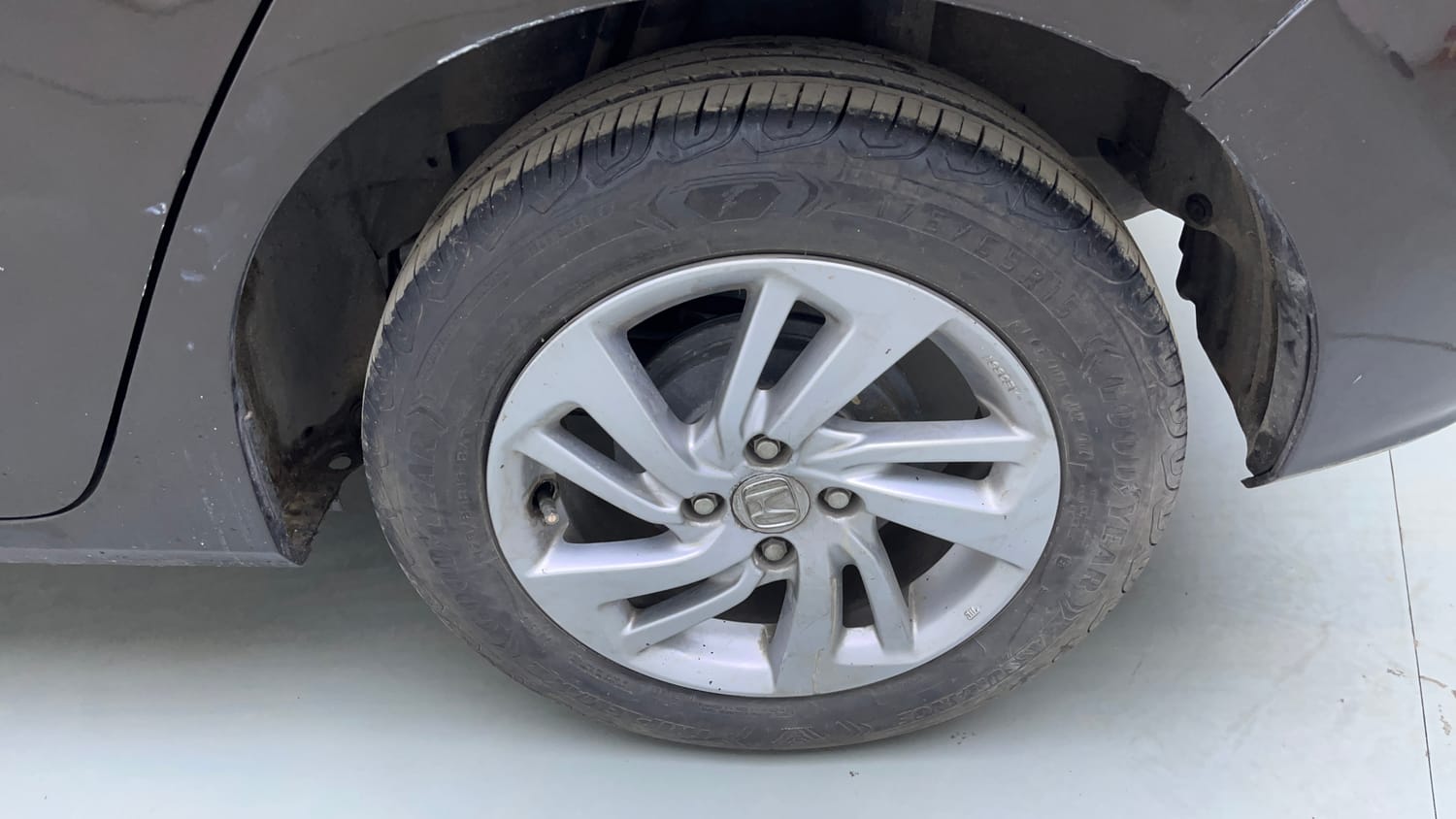 Used 2022 Honda Jazz ZX CVT Petrol Automatic tyres LEFT REAR TYRE RIM VIEW