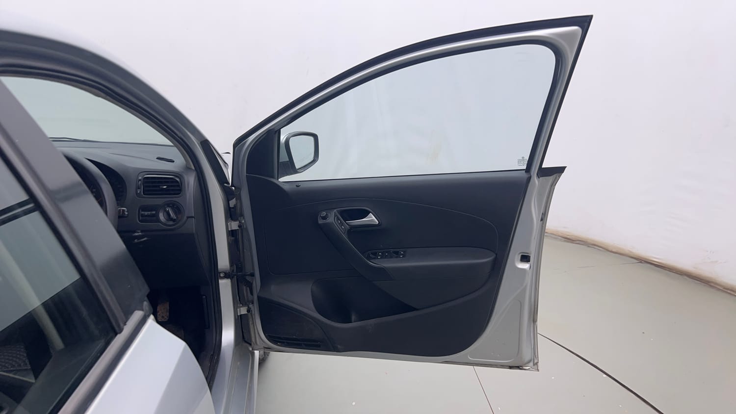Used 2015 Volkswagen Polo Comfortline 1.2L (P) Petrol Manual interior RIGHT FRONT DOOR OPEN VIEW