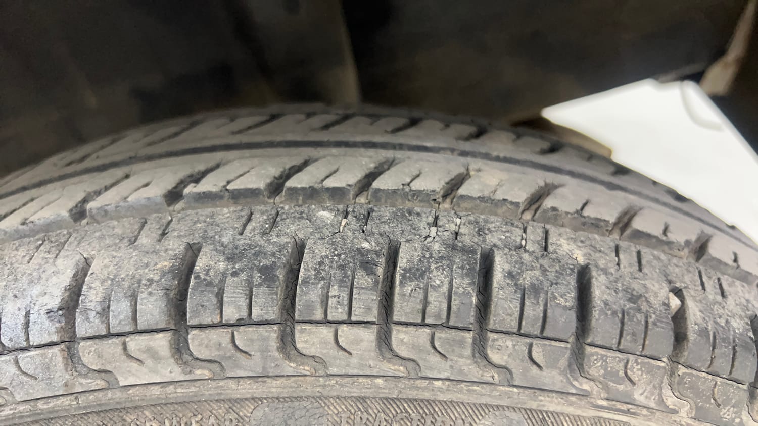 Used 2016 Datsun Redi-GO T (O) Petrol Manual tyres LEFT REAR TYRE TREAD VIEW