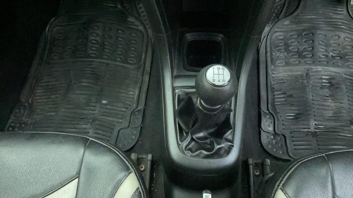 Used 2017 Maruti Suzuki Swift VXi Petrol Manual interior GEAR  KNOB VIEW