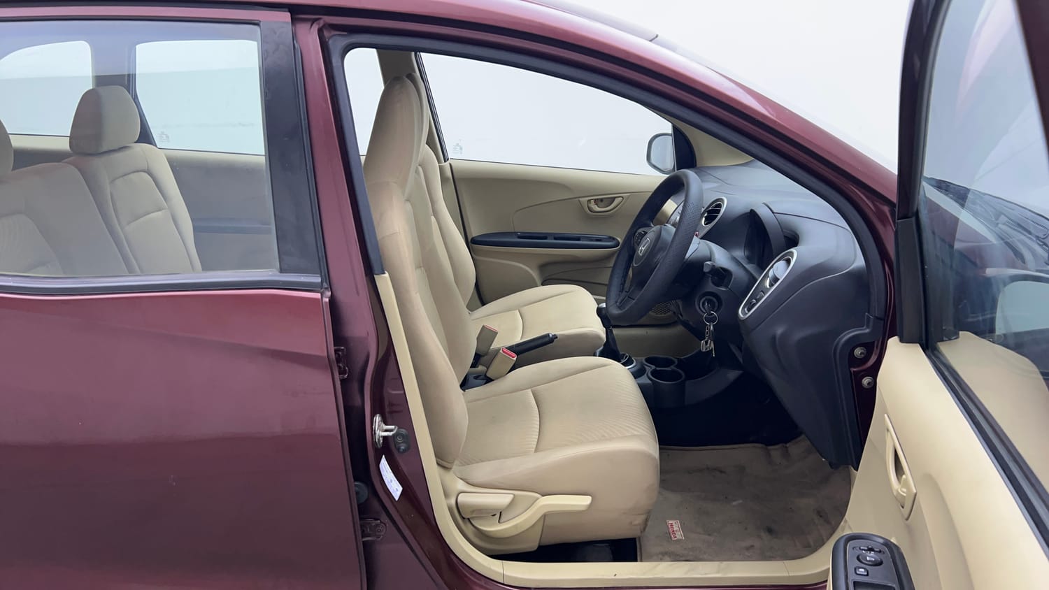 Used 2014 Honda Mobilio S Petrol Petrol Manual interior RIGHT SIDE FRONT DOOR CABIN VIEW