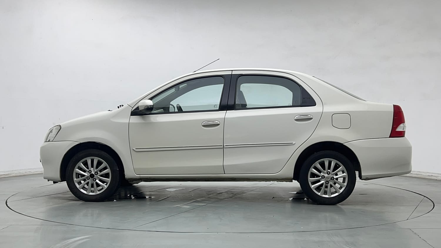 Used 2016 Toyota Etios VX Petrol Manual exterior LEFT SIDE VIEW