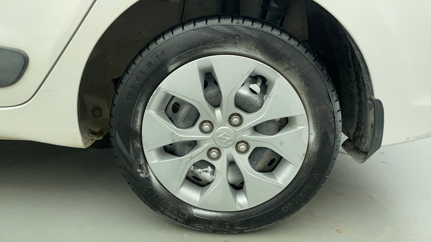 Used 2016 Hyundai Xcent S 1.2 Petrol Manual tyres LEFT REAR TYRE RIM VIEW