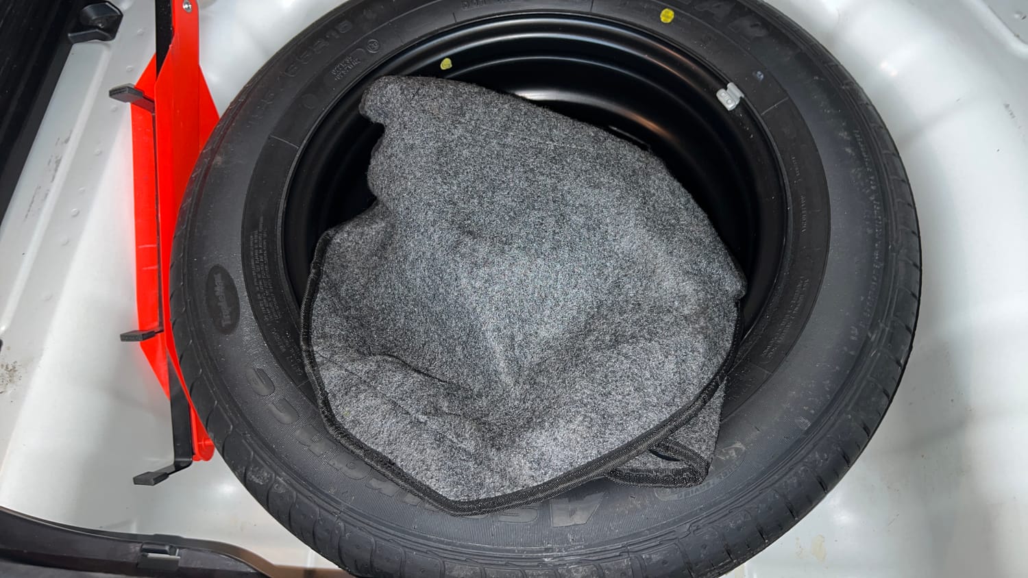 Used 2022 Kia Sonet GTX Plus 1.5 AT Diesel Automatic tyres SPARE TYRE VIEW