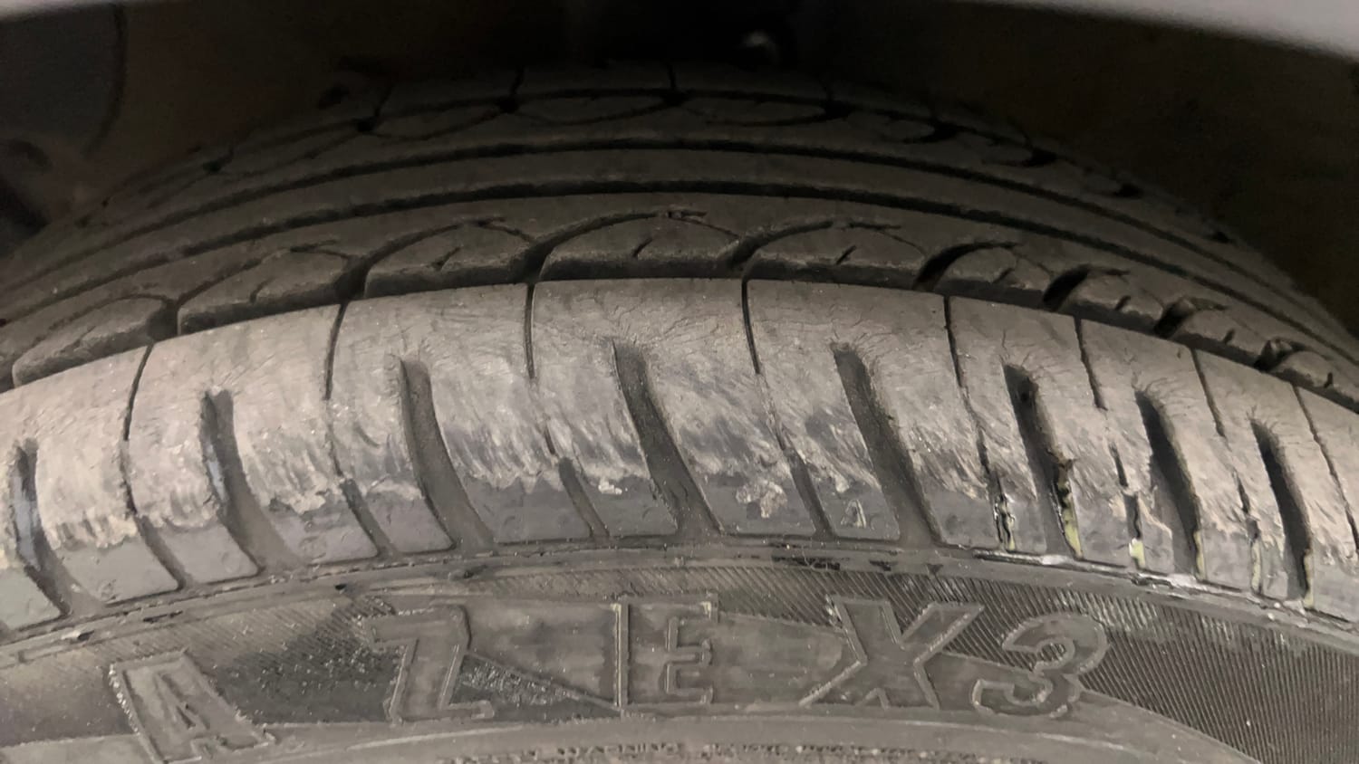 Used 2014 Hyundai Grand i10 Magna 1.2 Kappa VTVT Petrol Manual tyres LEFT FRONT TYRE TREAD VIEW
