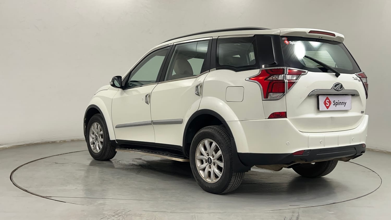 Used 2019 Mahindra XUV500 W9 Diesel Manual exterior LEFT REAR CORNER VIEW