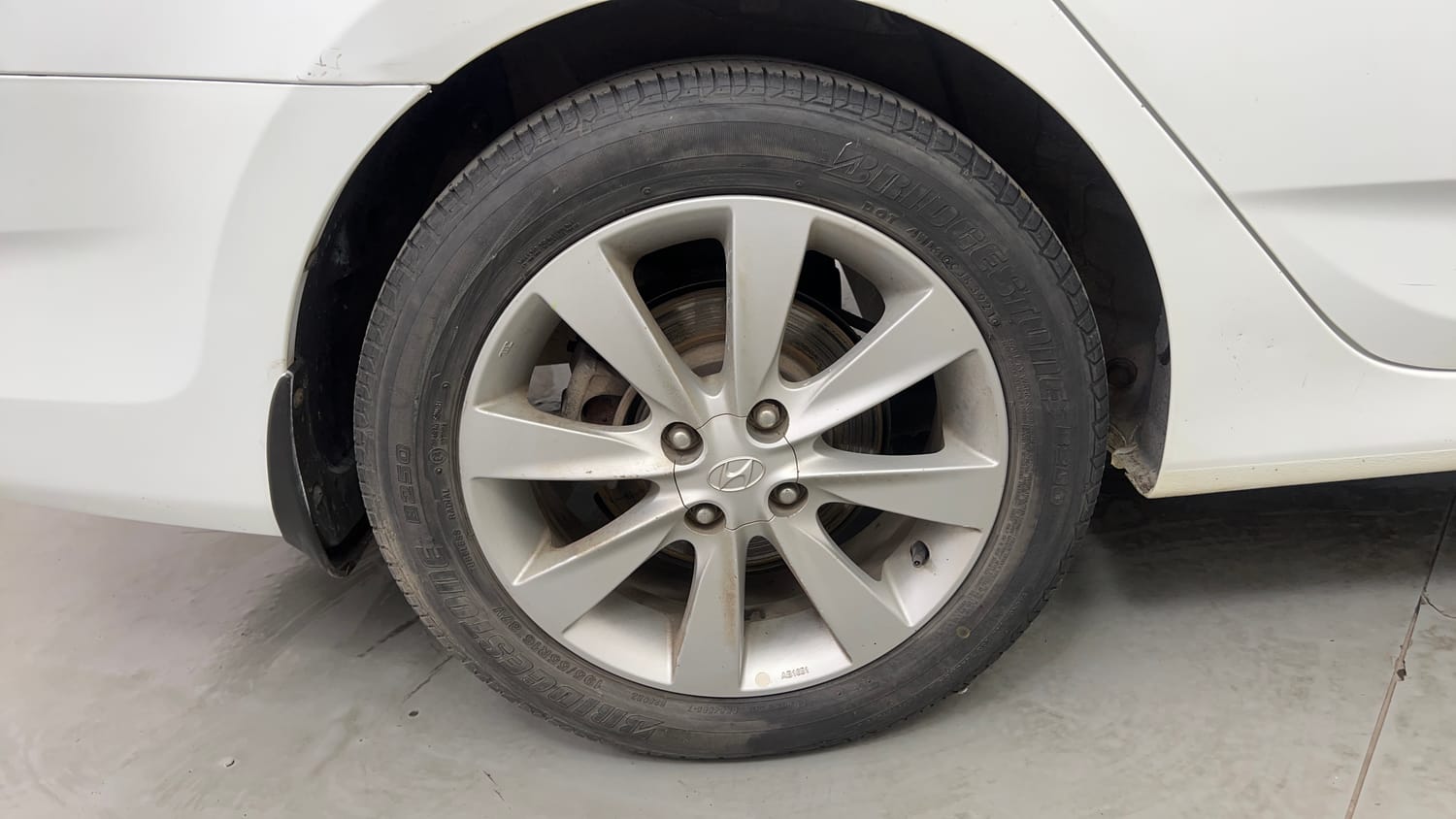 Used 2013 Hyundai Verna Fluidic 1.6 VTVT SX Opt Petrol Manual tyres RIGHT REAR TYRE RIM VIEW