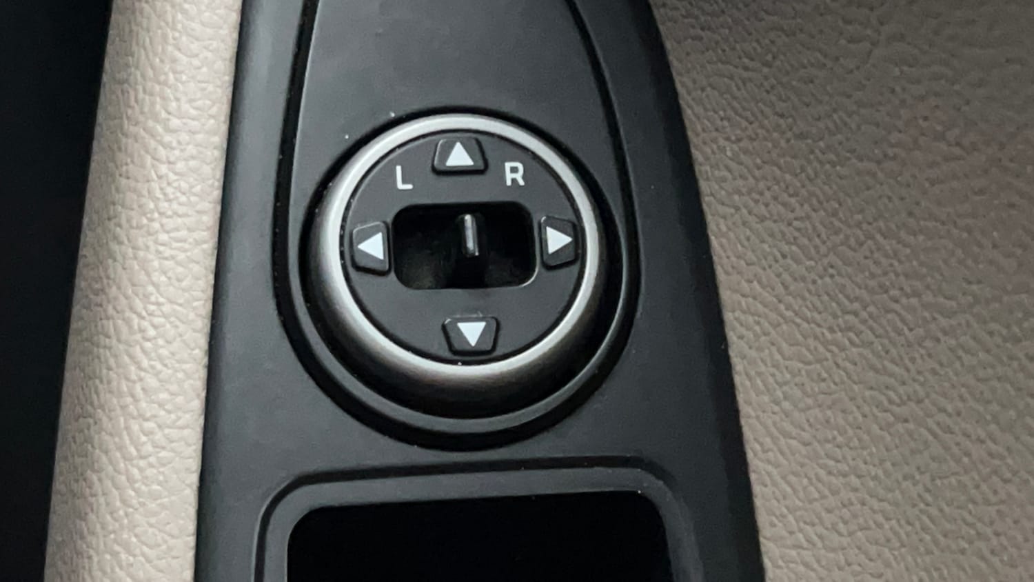 Used 2019 Hyundai Elite i20 Magna Plus 1.2 Petrol Manual top_features Adjustable ORVM