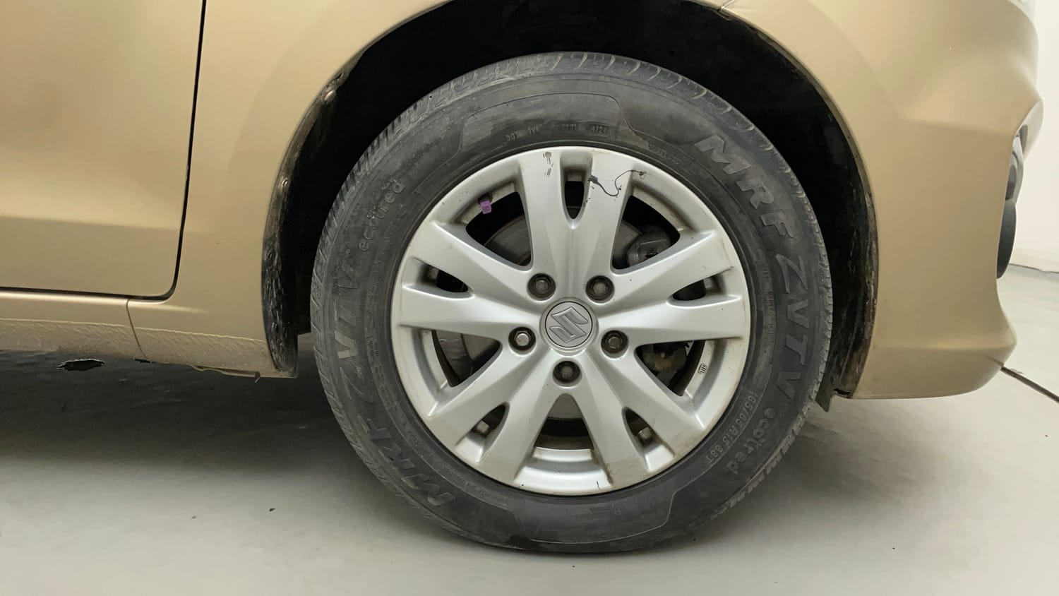 Used 2017 Maruti Suzuki Ertiga ZDI + SHVS Diesel Manual tyres RIGHT FRONT TYRE RIM VIEW