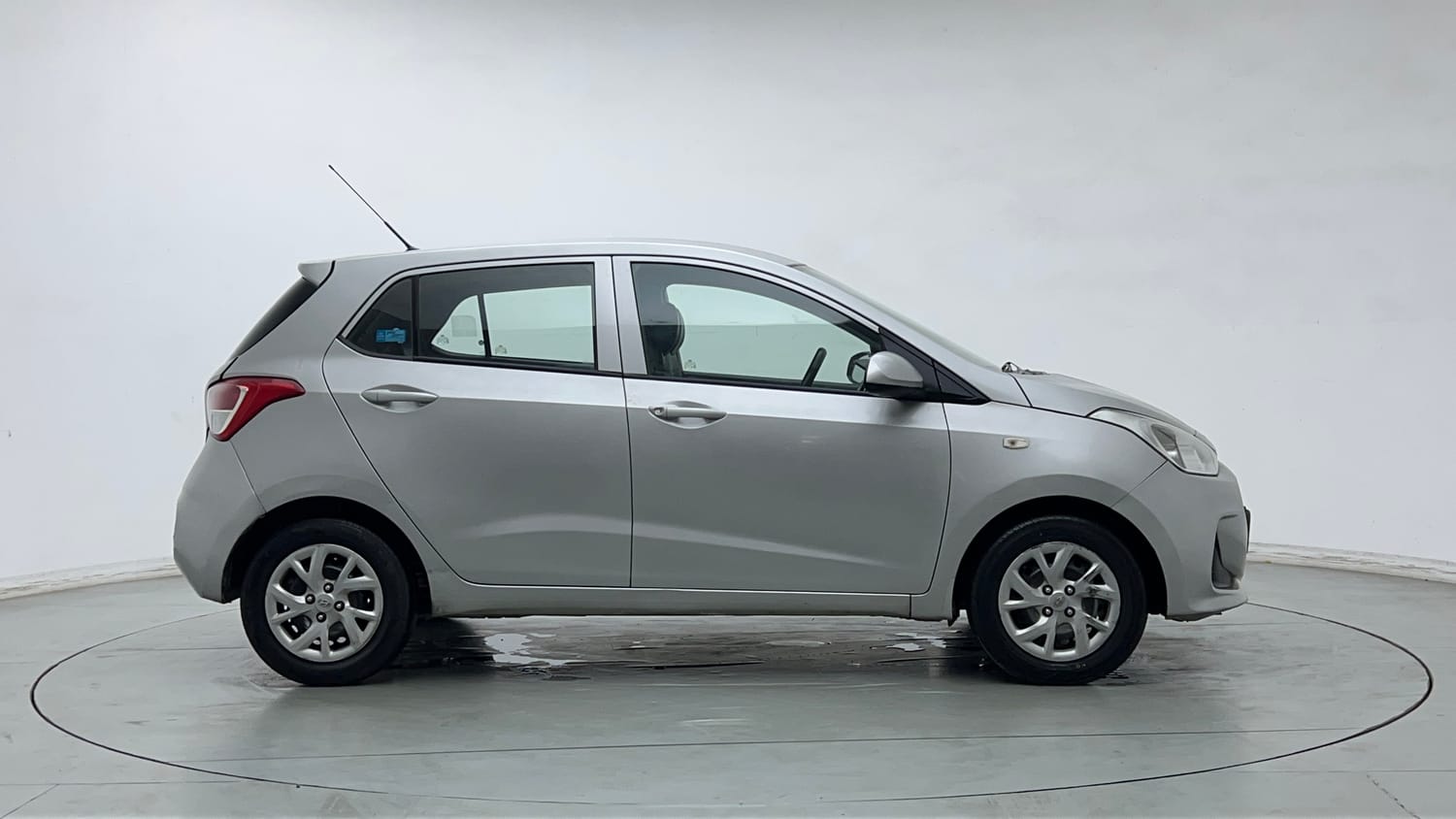 Used 2018 Hyundai Grand i10 Magna 1.2 Kappa VTVT Petrol Manual exterior RIGHT SIDE VIEW