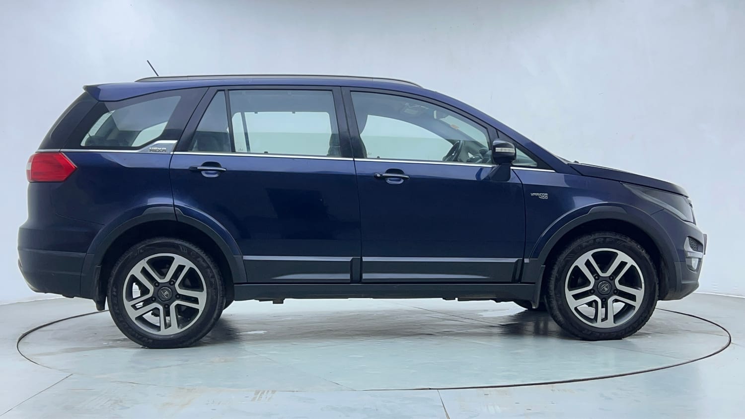 Used 2017 Tata Hexa XTA 4x2 7 STR Diesel Automatic exterior RIGHT SIDE VIEW