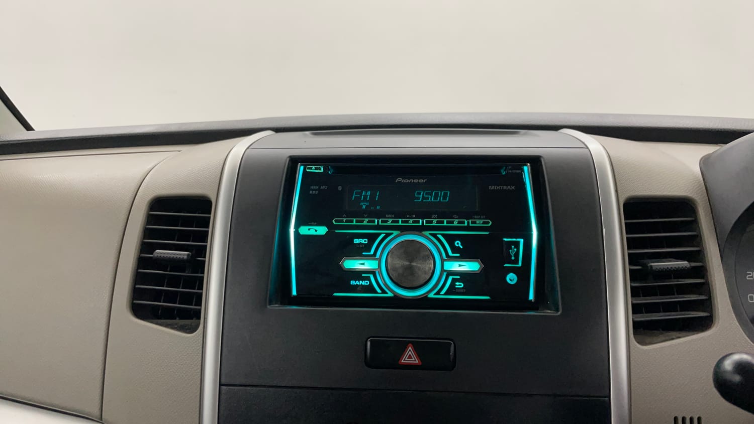 Used 2015 Maruti Suzuki Wagon R LXI Petrol Manual interior MUSIC SYSTEM & AC CONTROL VIEW